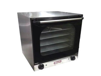 Horno convector Moretti Deli 4 en cocina profesional, listo para mantenimiento o reparación técnica especializada