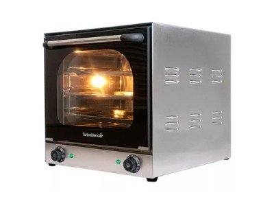 Horno convector Turboblender en cocina profesional, listo para mantenimiento o reparación técnica especializada